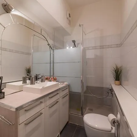 Piazza Vittorio Apartment *